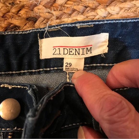 ▪️2.1 Distressed Denim Shorts - Picture 10 of 10